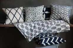 Ikat Sema Tyyny 40x60 Cm Ulkona Käytettävä, Sininen / Off-white -Korbo Tarjous chhatwal jonsson ikat sema tyyny 40x60cm green cactus green 3