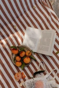 Stripe Pear Kylpypyyhe, 70x140 Cm 8 Stripe Pear Kylpypyyhe, 70x140 Cm -Korbo Tarjous garbo friends stripe pear 1 1