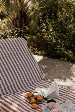 Stripe Pear Kylpypyyhe, 70x140 Cm 9 Stripe Pear Kylpypyyhe, 70x140 Cm -Korbo Tarjous garbo friends stripe pear 2 1