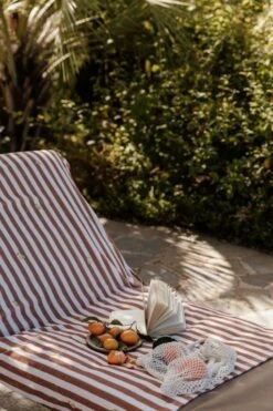 Stripe Pear Kylpypyyhe, 70x140 Cm 11 Stripe Pear Kylpypyyhe, 70x140 Cm -Korbo Tarjous garbo friends stripe pear 4 1