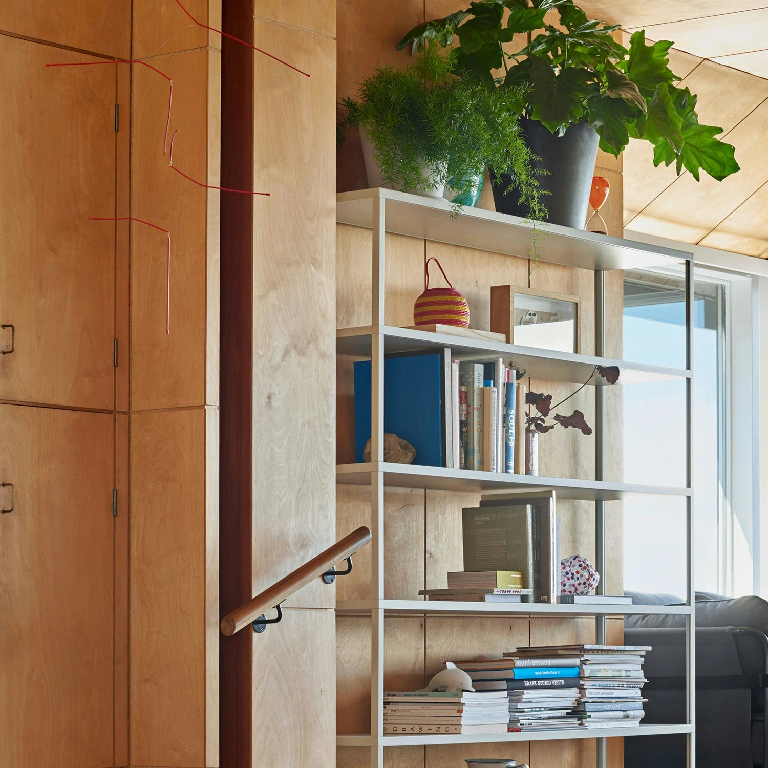 Hay Flowerpot Ruukku Pikkulautasella Musta, Ø14 Cm M 5 Hay Flowerpot Ruukku Pikkulautasella Musta, Ø14 Cm M - Image 5