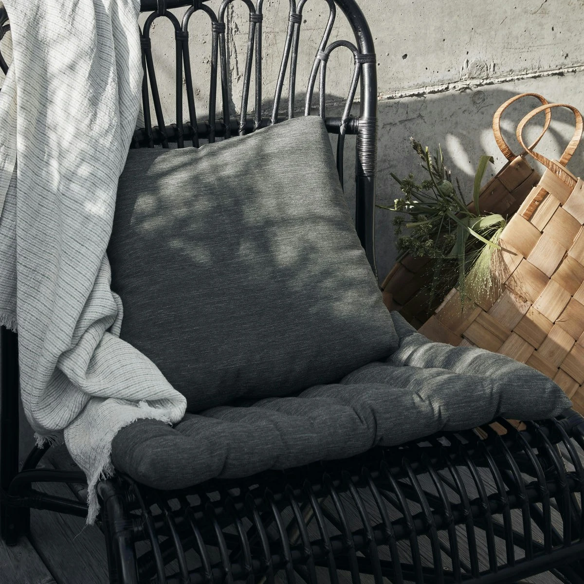 House Doctor Fine Tyyny Vettähylkivä Armeijanvihreä, 45x45 Cm 2 House Doctor Fine Tyyny Vettähylkivä Armeijanvihreä, 45x45 Cm - Image 2