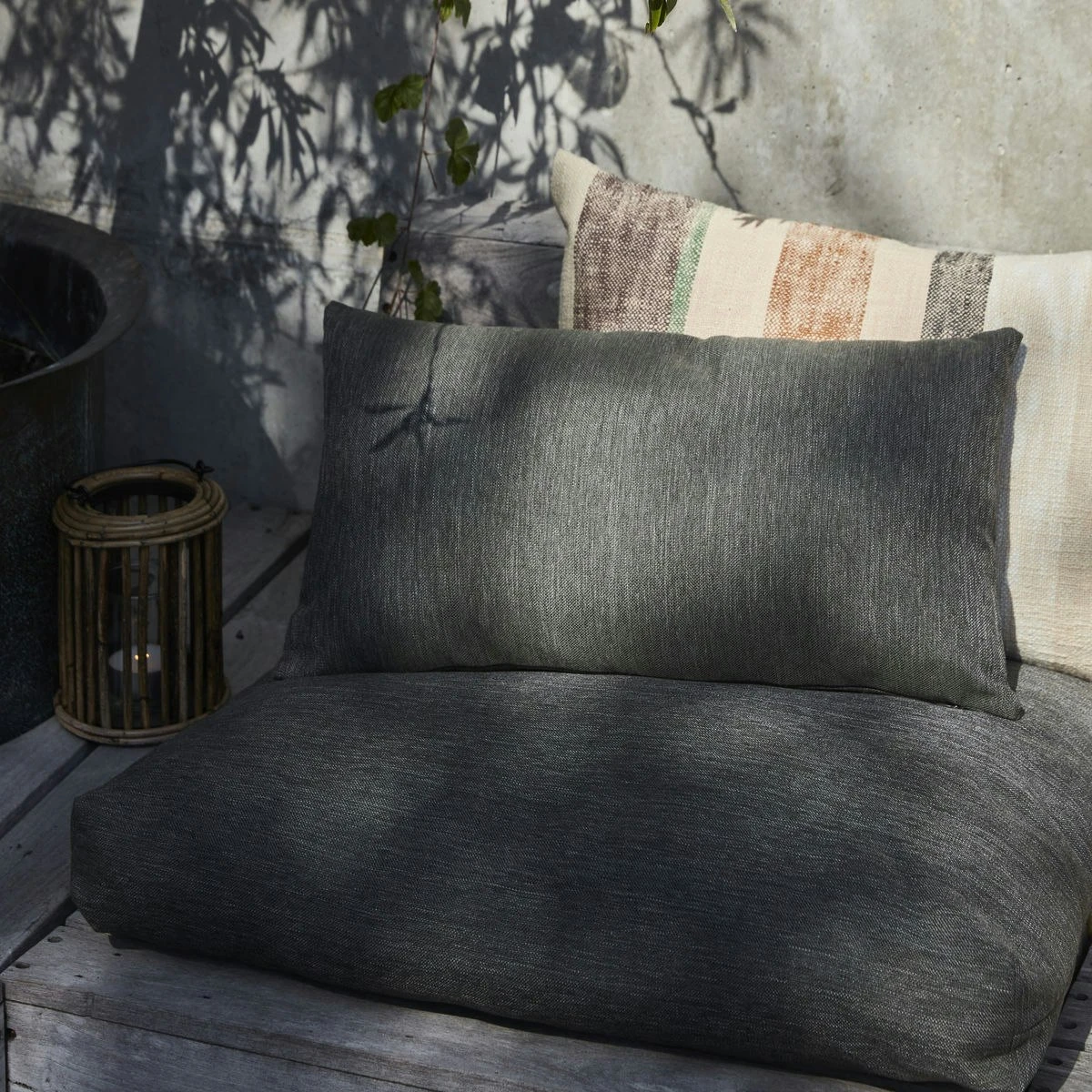 House Doctor Fine Tyyny Vettähylkivä Armeijanvihreä, 30x60 Cm 2 House Doctor Fine Tyyny Vettähylkivä Armeijanvihreä, 30x60 Cm - Image 2