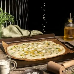 Kockums Jernverk Uunipelti Taitetuilla Reunoilla Hiiliteräs, 37x32 -Korbo Tarjous kockums jernverk baking steel with folded edges carbon steel 37x32 2