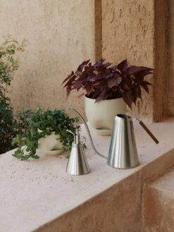 Menu Hydrous Kastelukannu, Stainless Steel -Korbo Tarjous menu hydrous watering can h20 steel 3