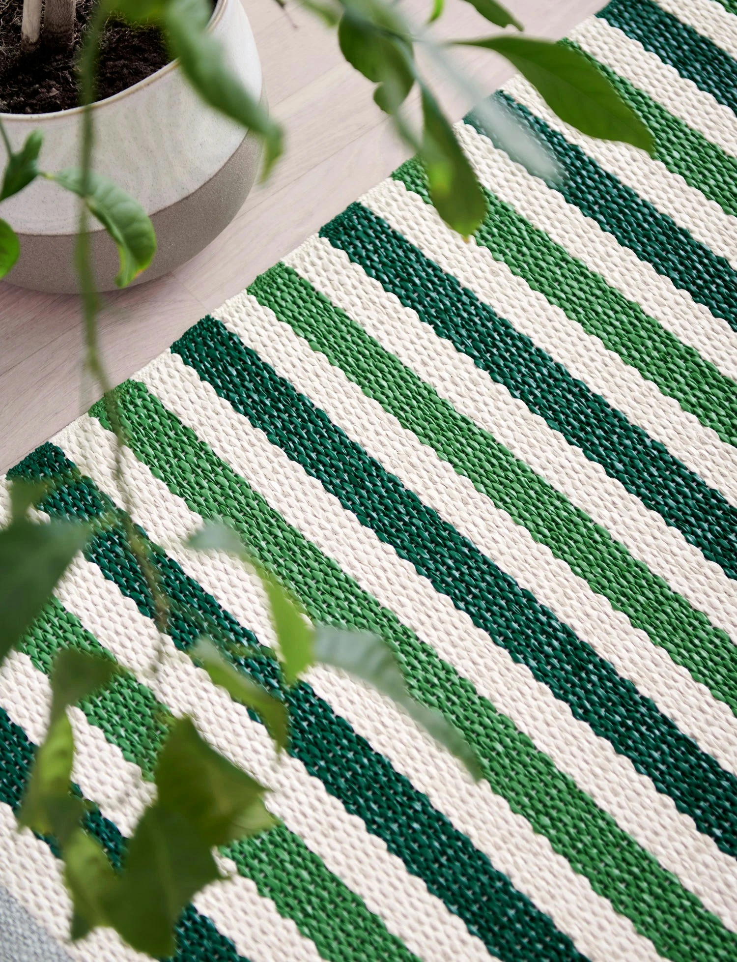 Teo Matto Tummanvihreä / Grass Green / Vanilla, 70x240 Cm 2 Teo Matto Tummanvihreä / Grass Green / Vanilla, 70x240 Cm - Image 2
