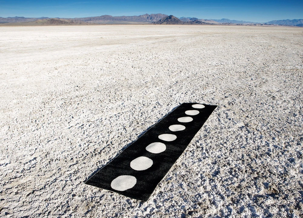 Vera Matto 70x450 Cm, Black/Vanilla 3 Vera Matto 70x450 Cm, Black/Vanilla - Image 3